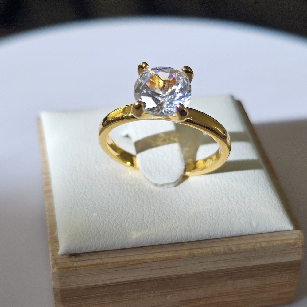 Gold Round Solitaire CZ Clear Rhinestone Ring 8 NWOT